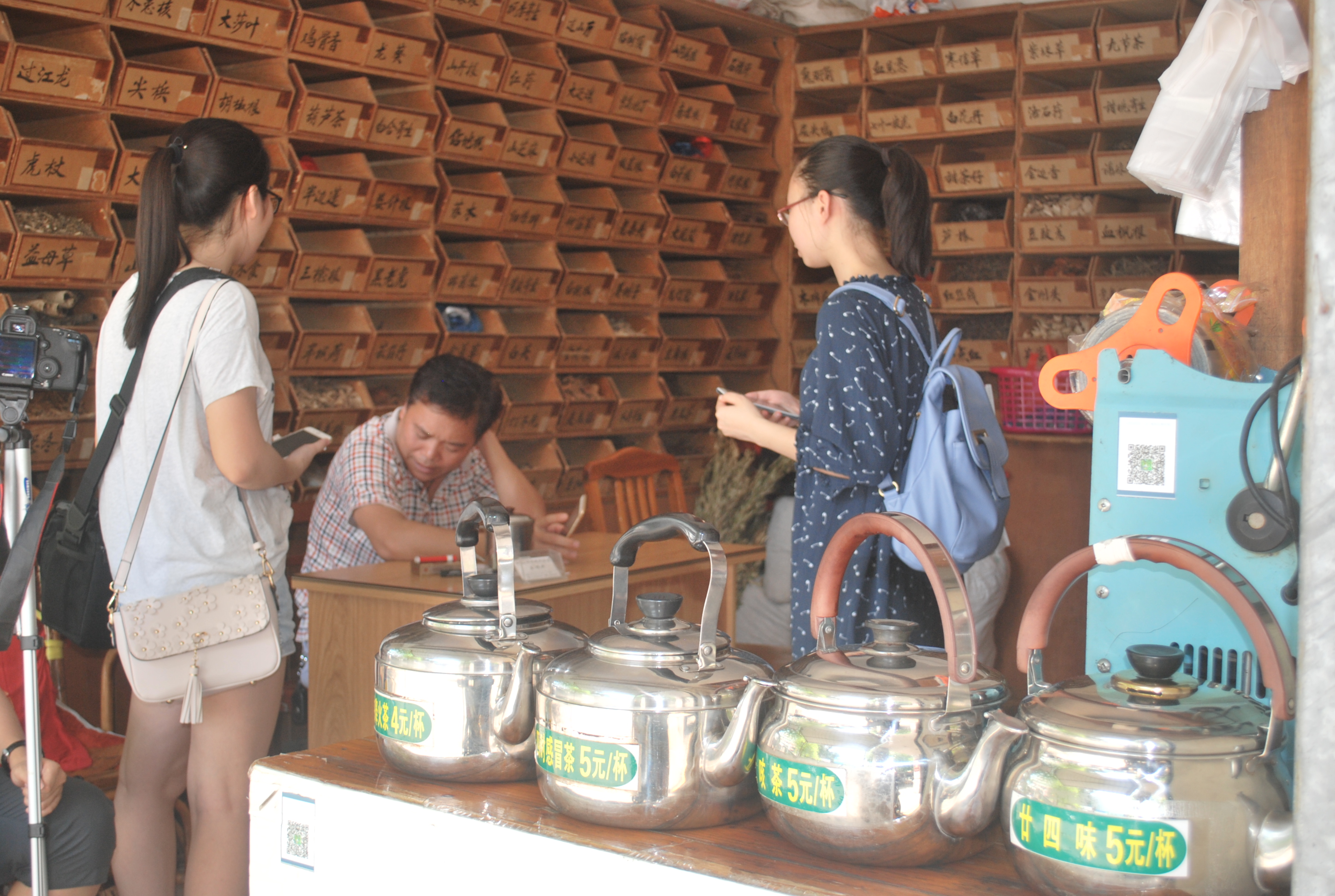 凉茶暖爱实践团队暑期调研继续进行